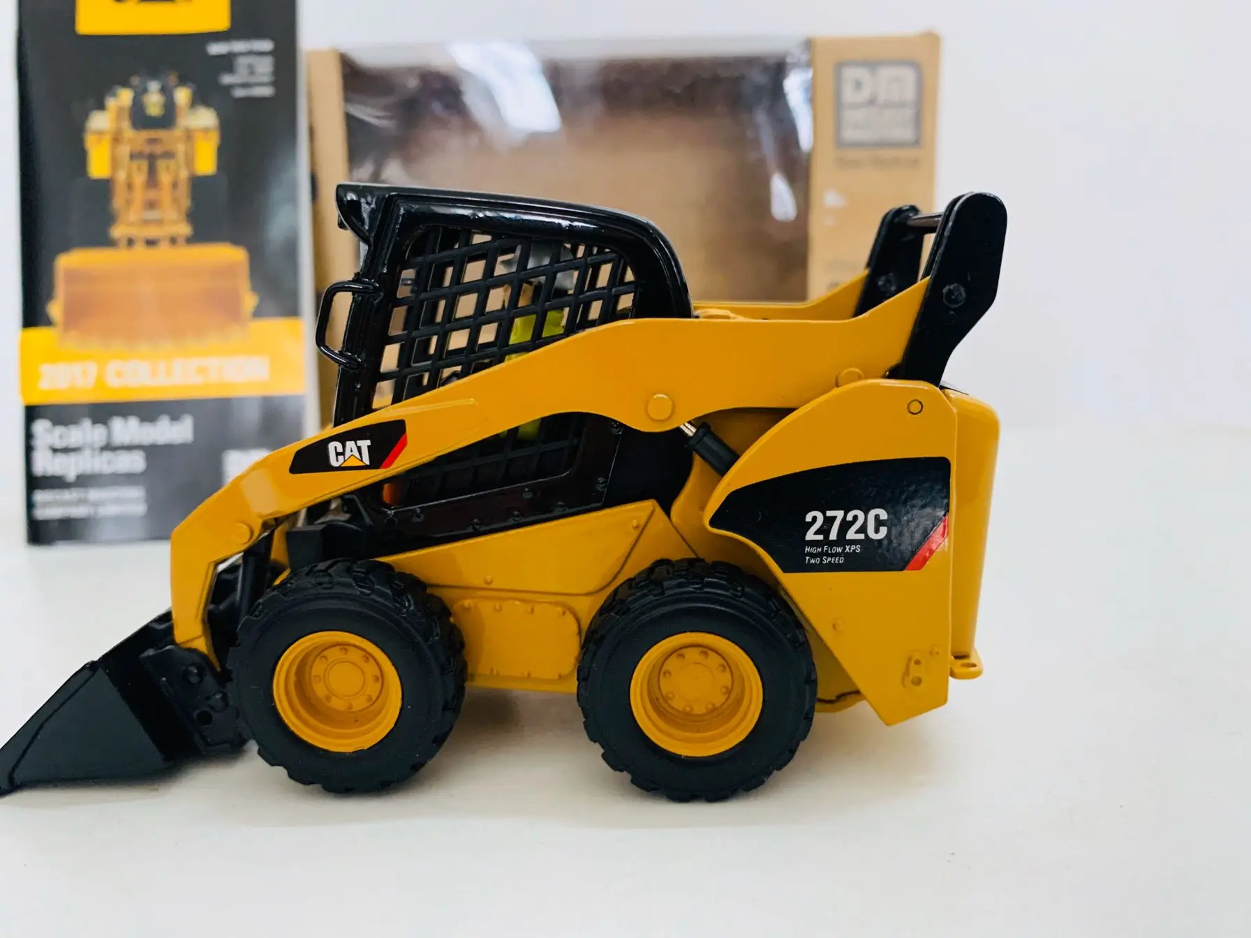 DM 272C Skid Steer Loader 1:32 Scale Metal By DieCast Masters 85167C Collectible Model New in Box