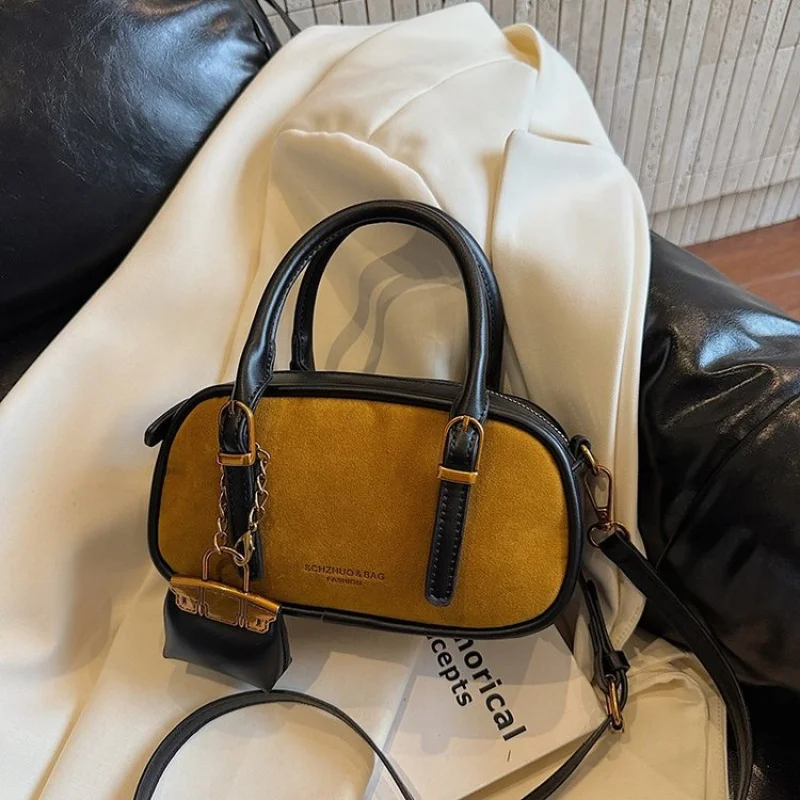 

Luxury Designer Paris Fashion Tote Bag For Elegant Women Business Commuter With Large Capacity Trendy Design