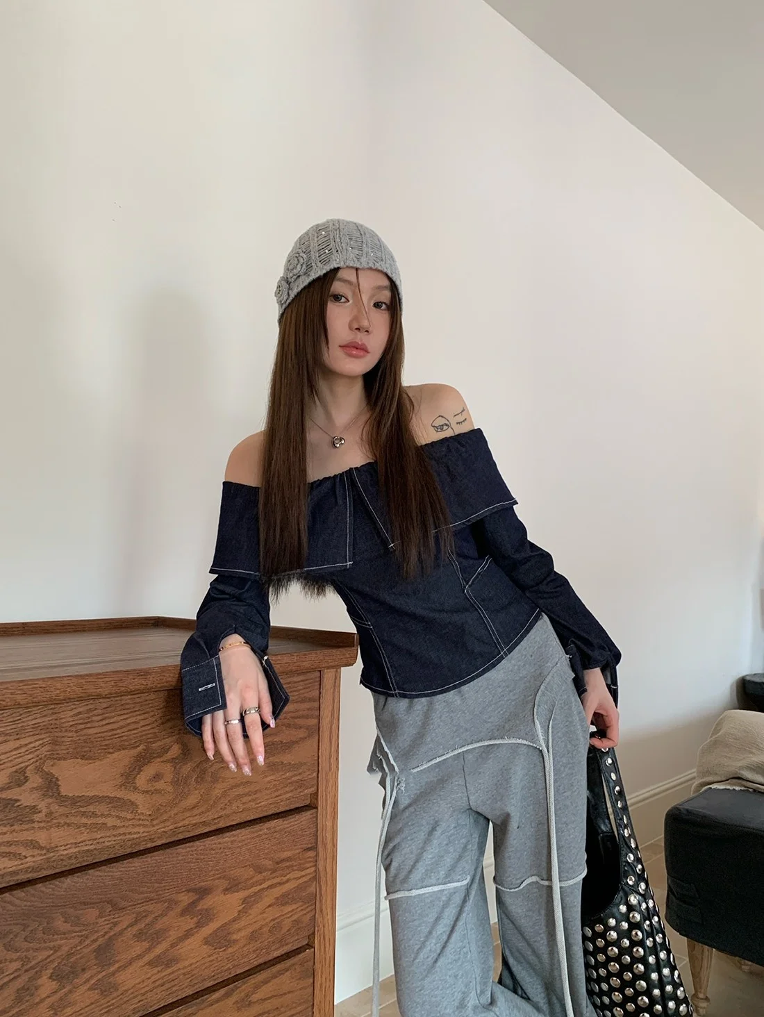 

Slim Fit American Sle Hot Girl One oulder Long Sve Top for Women Early Autumn New Design Vintage Ele Thinming irt