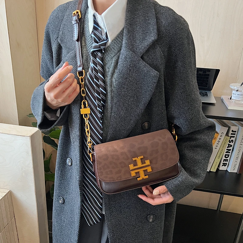 

Heritage Design Shoulder Bag with Intricate Stitching for Seaside Escapes Cultivating Elegant Tradition