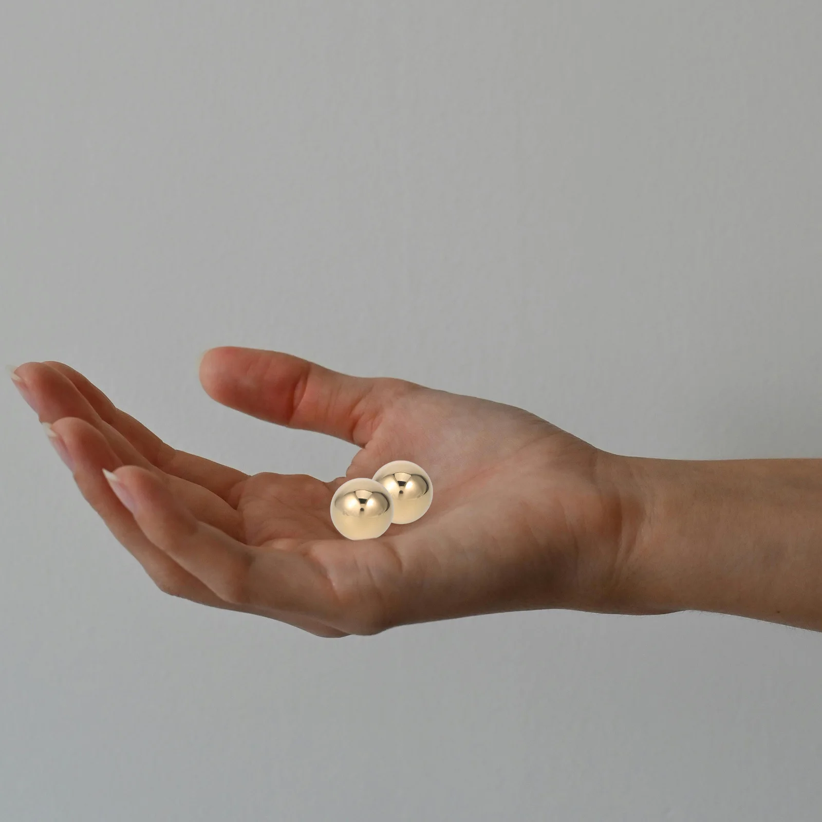 

2Pcs Hand Grip Strength Baoding Balls Solid Brass 38mm Hand Exercise Fitness Muscle Massager Chinese Health Relaxing Massage