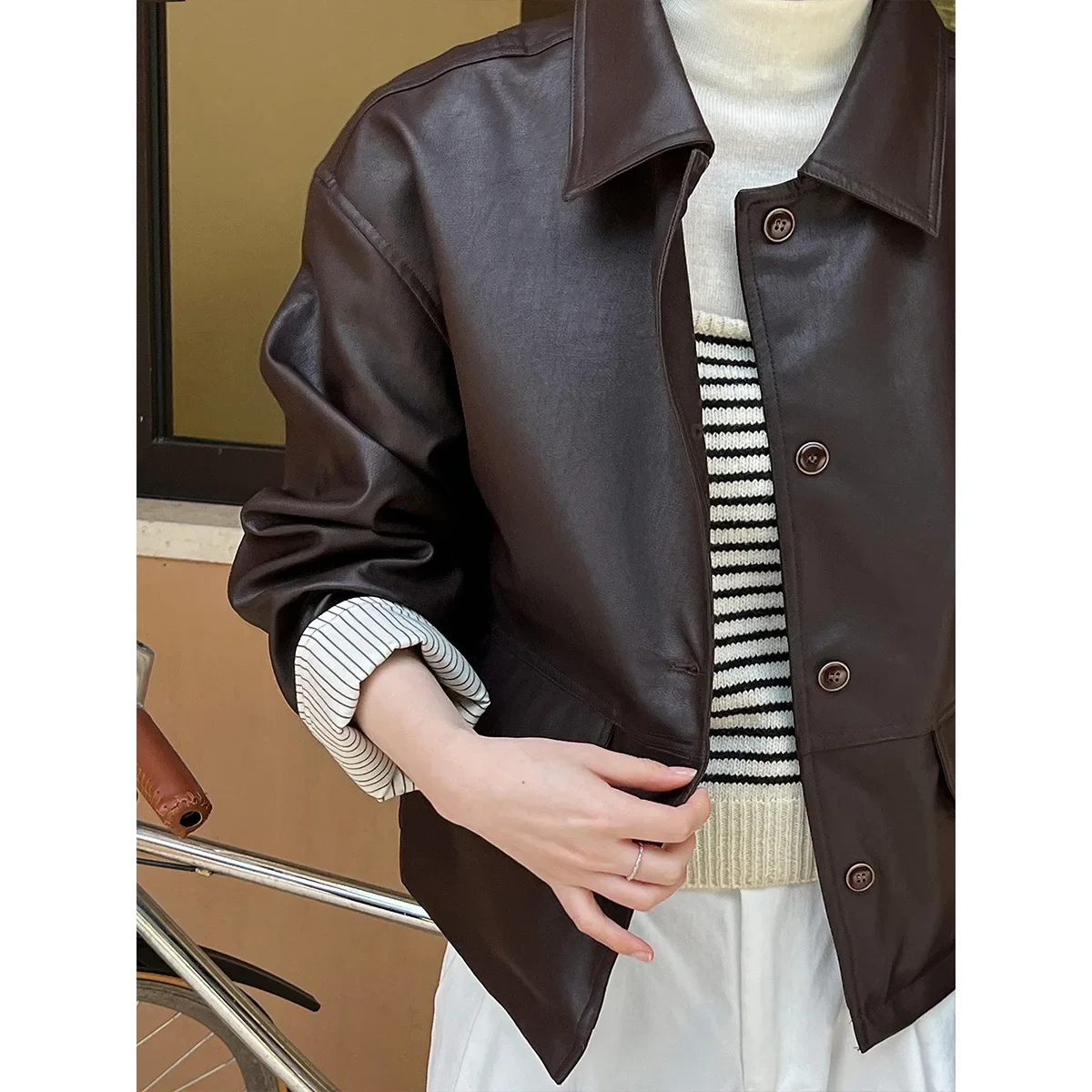 Blouson vintage en similicuir pour femmes, vêtement d'extérieur à manches longues, couleur unie, avec poches et boutons sur le devant, collection automne