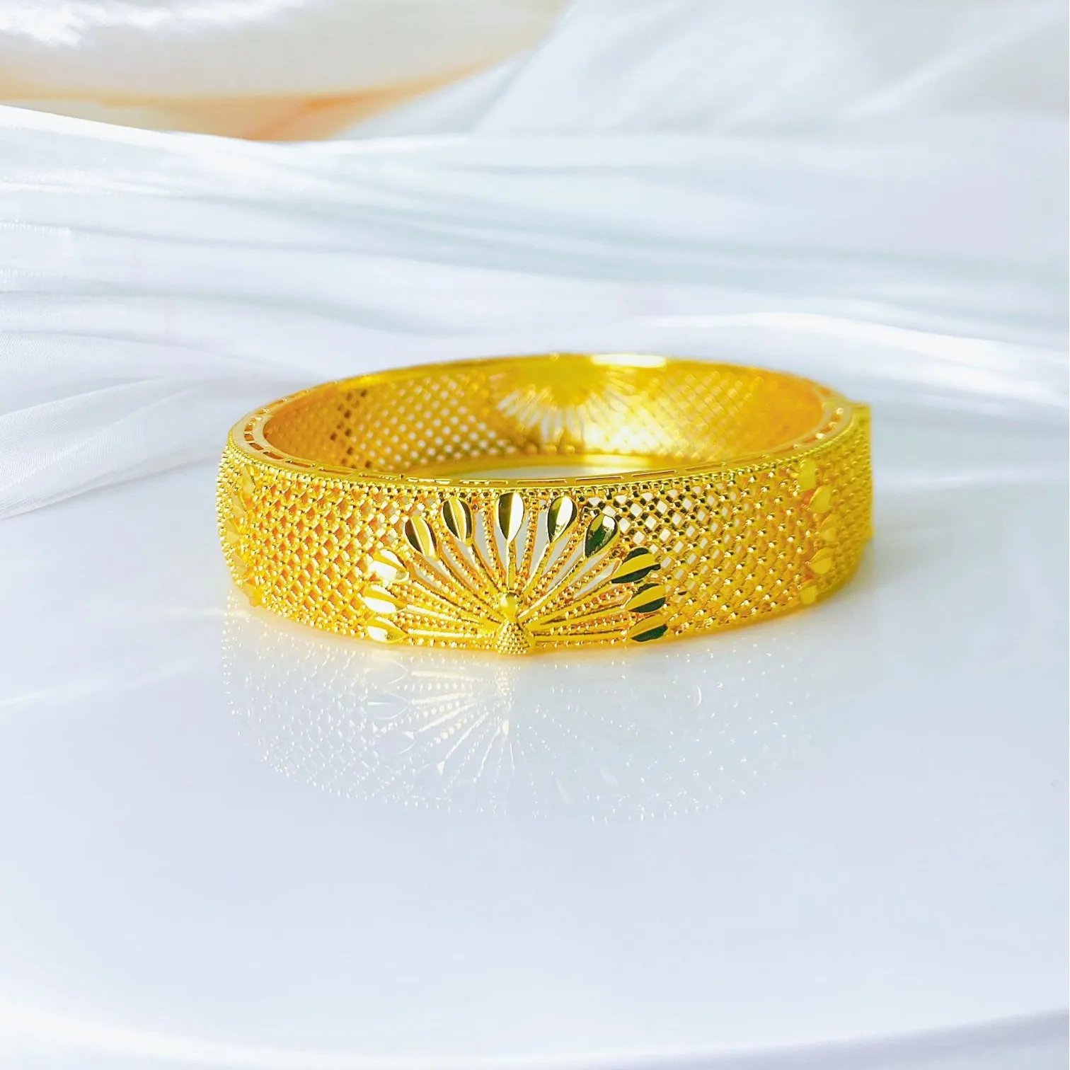 

Women's 24K Gold (AU999) Openwork Phoenix Bracelet | Faceted phoenix feathers, filigree flame border with turquoise eyes