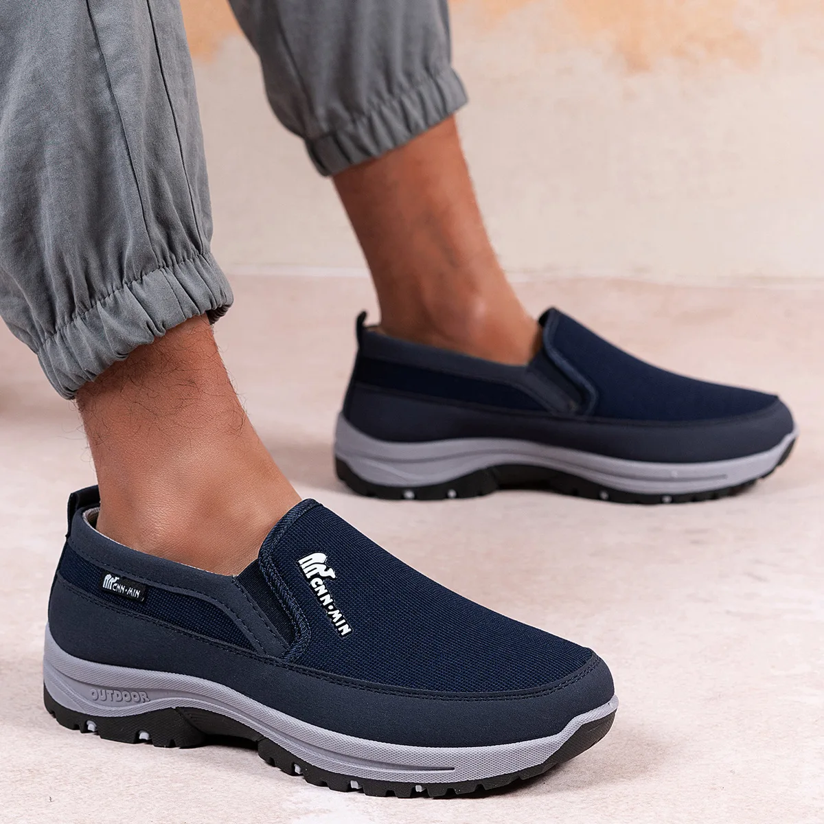 

Men's one-foot walking shoes are anti-slip, comfortable, breathable and soft-soled casual sports single shoes