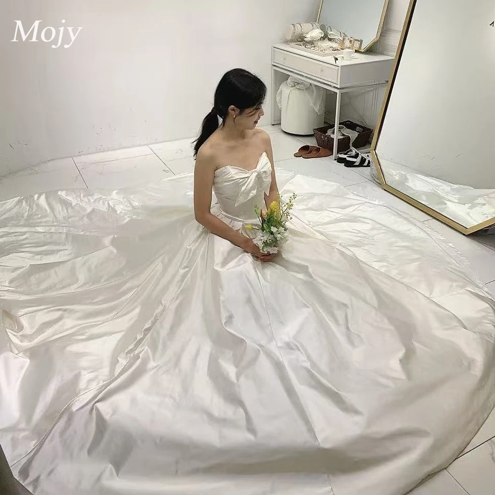

Mojy 2025 Elegant A-line Wedding Dress off Shoulder Satin Korea Photoshoot 웨딩드레스 Bridal Gown Floor-Length Corset Back Custo
