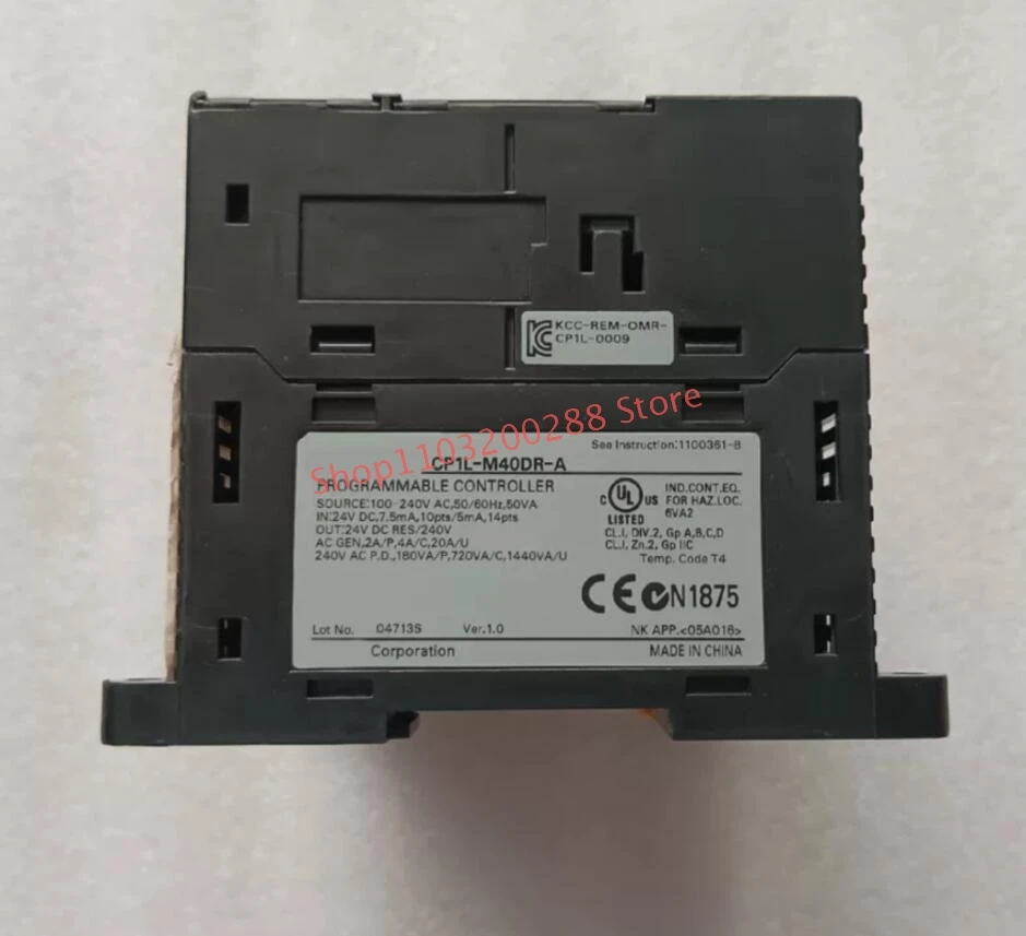 1 STKS CP1LM40DRA PLC Module Gloednieuw In Doos CP1L-M40DR-A Originele