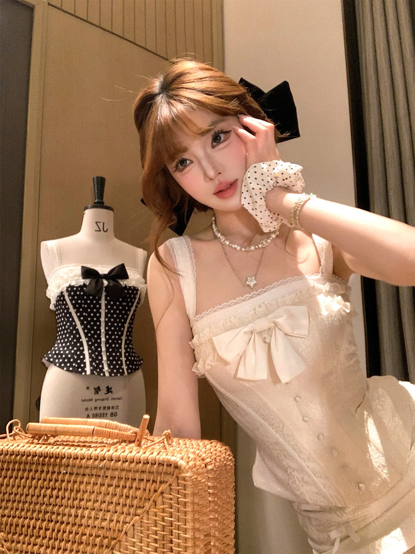 

Комплект женской одежды Baroque Memories Lazy Didi: топ с цветочным принтом и завязками на талии и короткая юбка