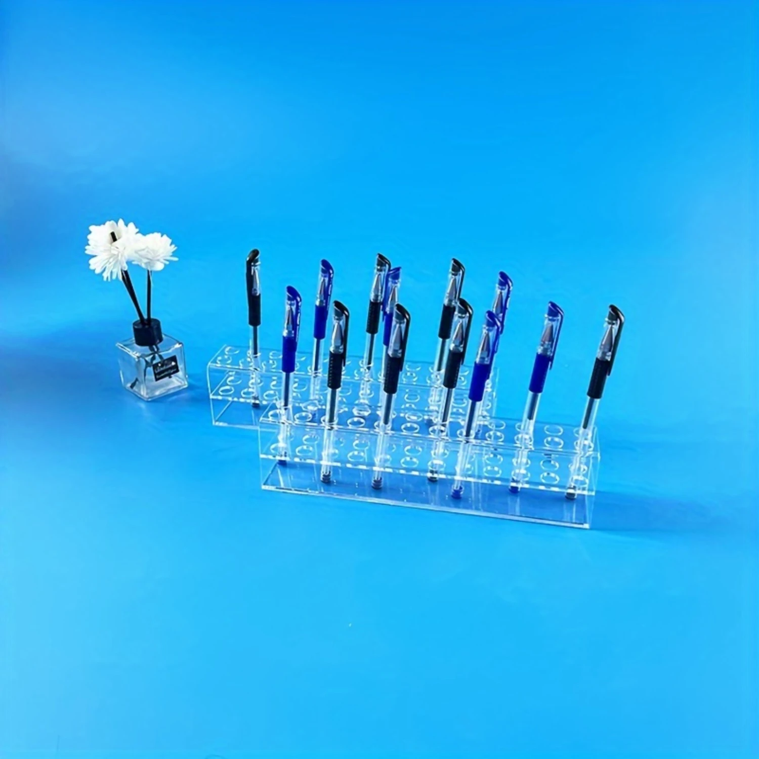 

1pc Acrylic Transparent Pen Holder, Stationery Shop Plastic Pen Organizer, Eyebrow Pen Neutral Pen Trapezoidal Display Shelf,