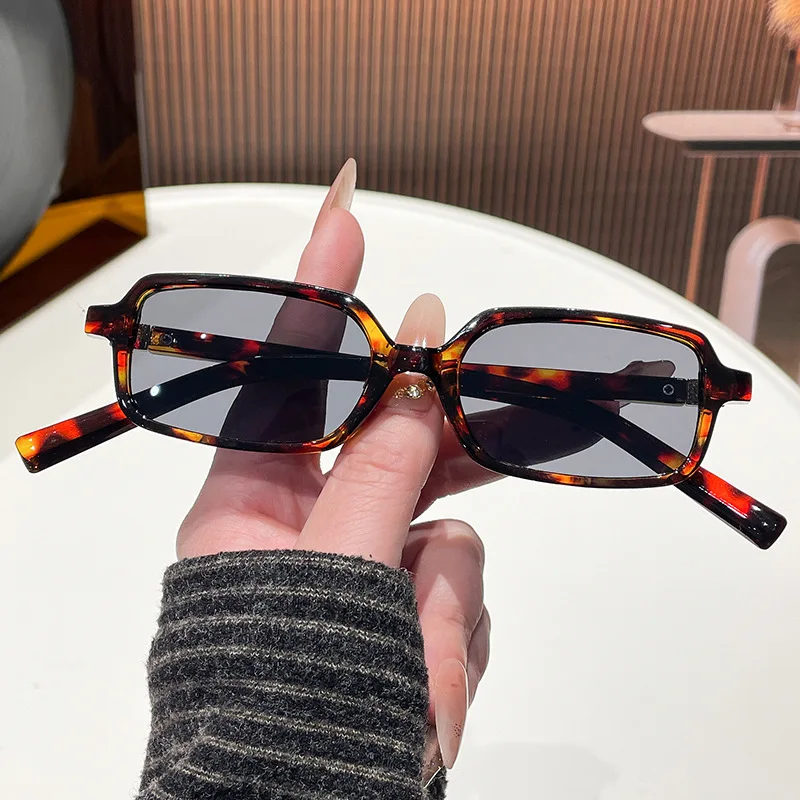 Vintage Rechteckige Schwarze Leoparden-Sonnenbrille für Damen Neue Mode Anti-Blaulicht-Brille Kleine Sonnenbrille für Draußen UV400