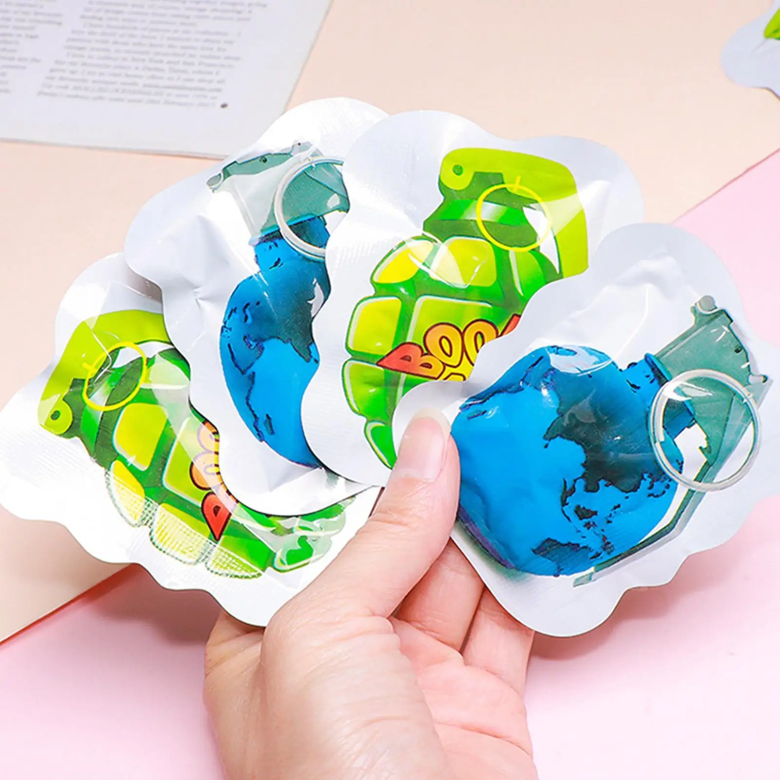 Juguetes de broma, juguetes para trucos, broma para niños, 100 piezas, accesorios de broma para fiestas de Halloween, premios de carnaval, recompensas en el aula