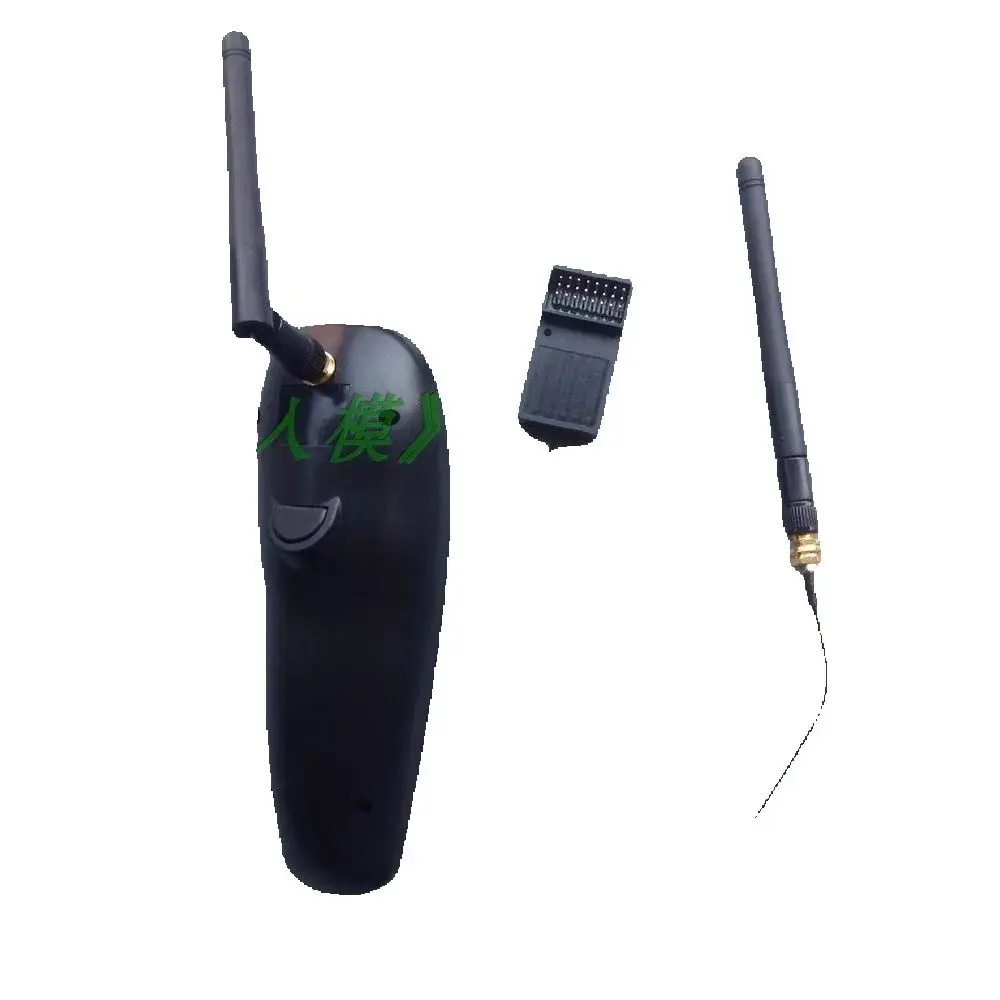 Łódź zdalnie sterowana z pojedynczym silnikiem sterującym kierunkiem, dwoma silnikami sterującymi różnicowo i 6-kanałowym pilotem, typu \"tank\".