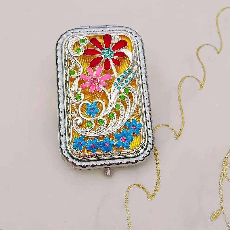 Hochwertiger Mini-Doppelspiegel für Prinzessinnen mit schöner, quadratischer, kreativer Falte und Abdeckung mit Retro- und tragbarem Spiegel