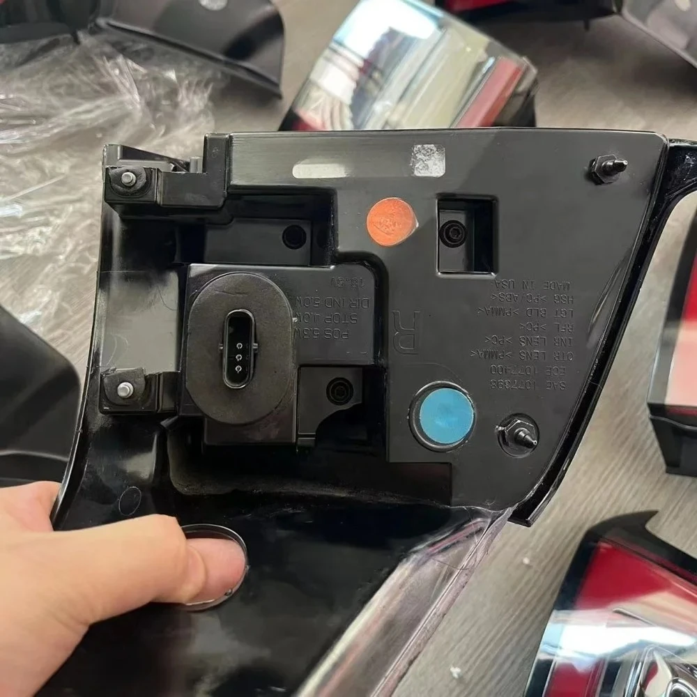 Venda quente de fábrica para lanternas traseiras Tesla Model Y 1502086-00-D 1502087-00-D