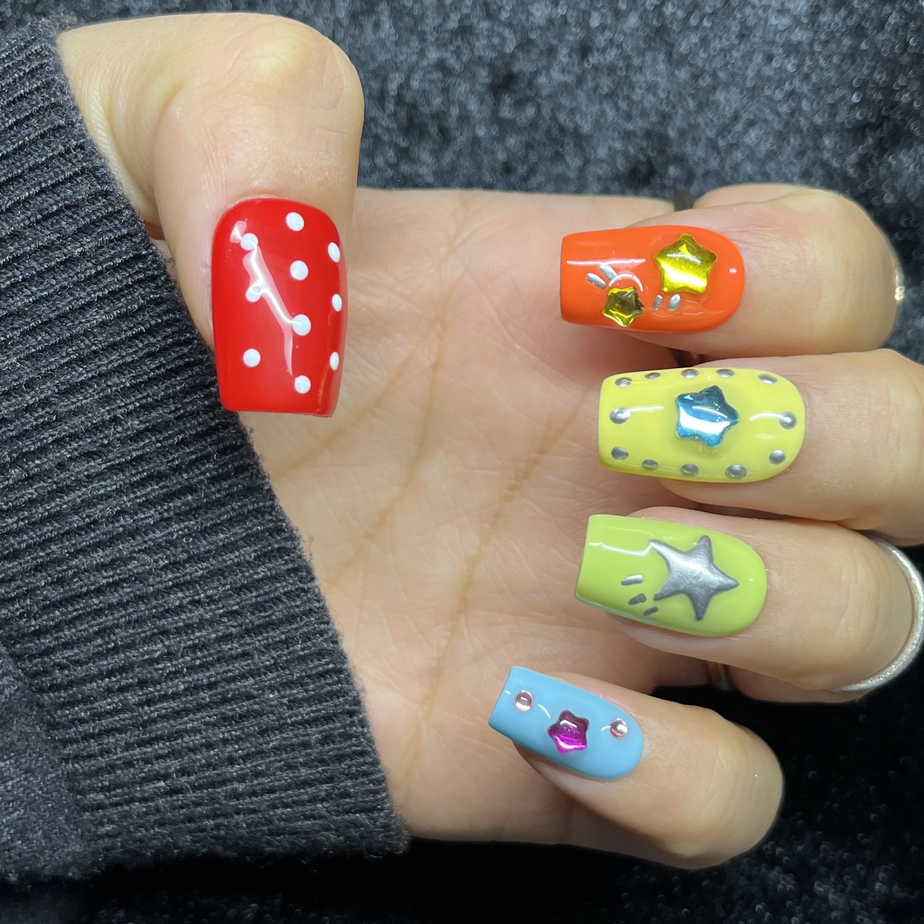10PCS Colorful Star False Nails with Medium Square Y2K Kawaii Press on Nails Rhinestone Metallic Glitter Bright Handmade Nails