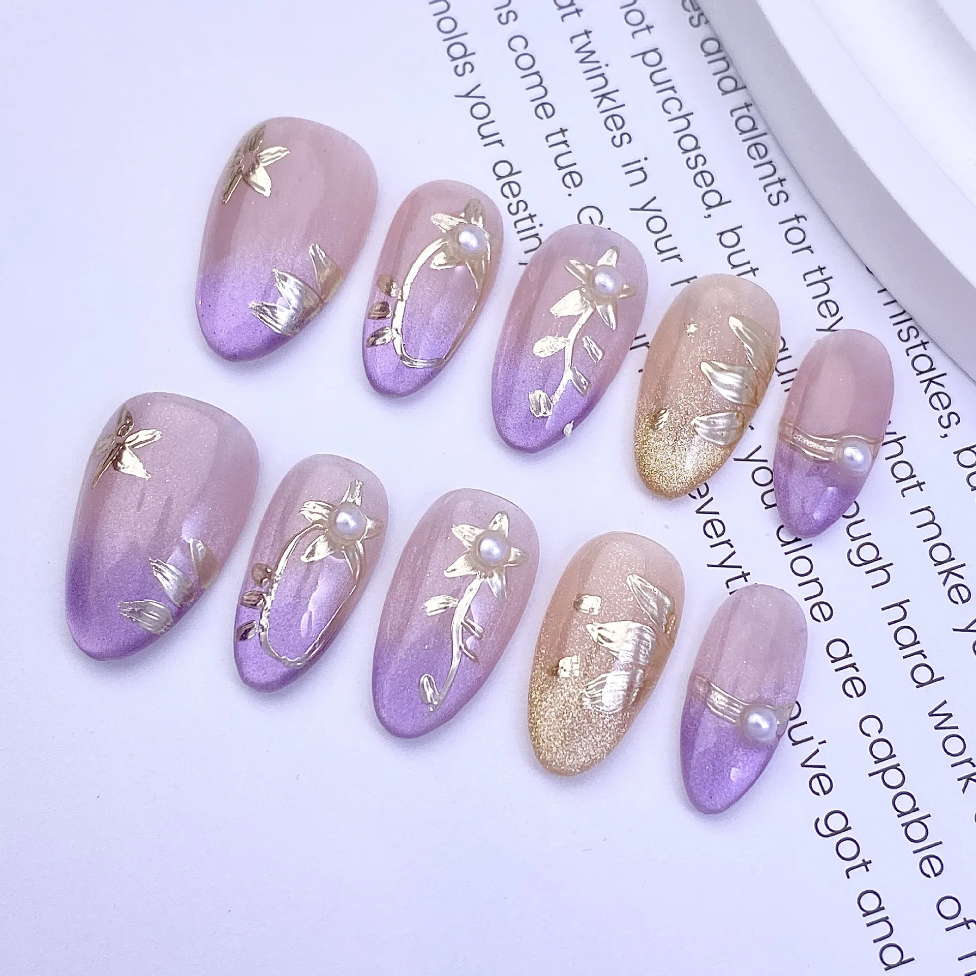 10Pcs Short Almond Handmade False Nails Tips Pink Gradient 3D Flower Gilded Design Press on Nails Cat's Eye Detachable Fake Nail