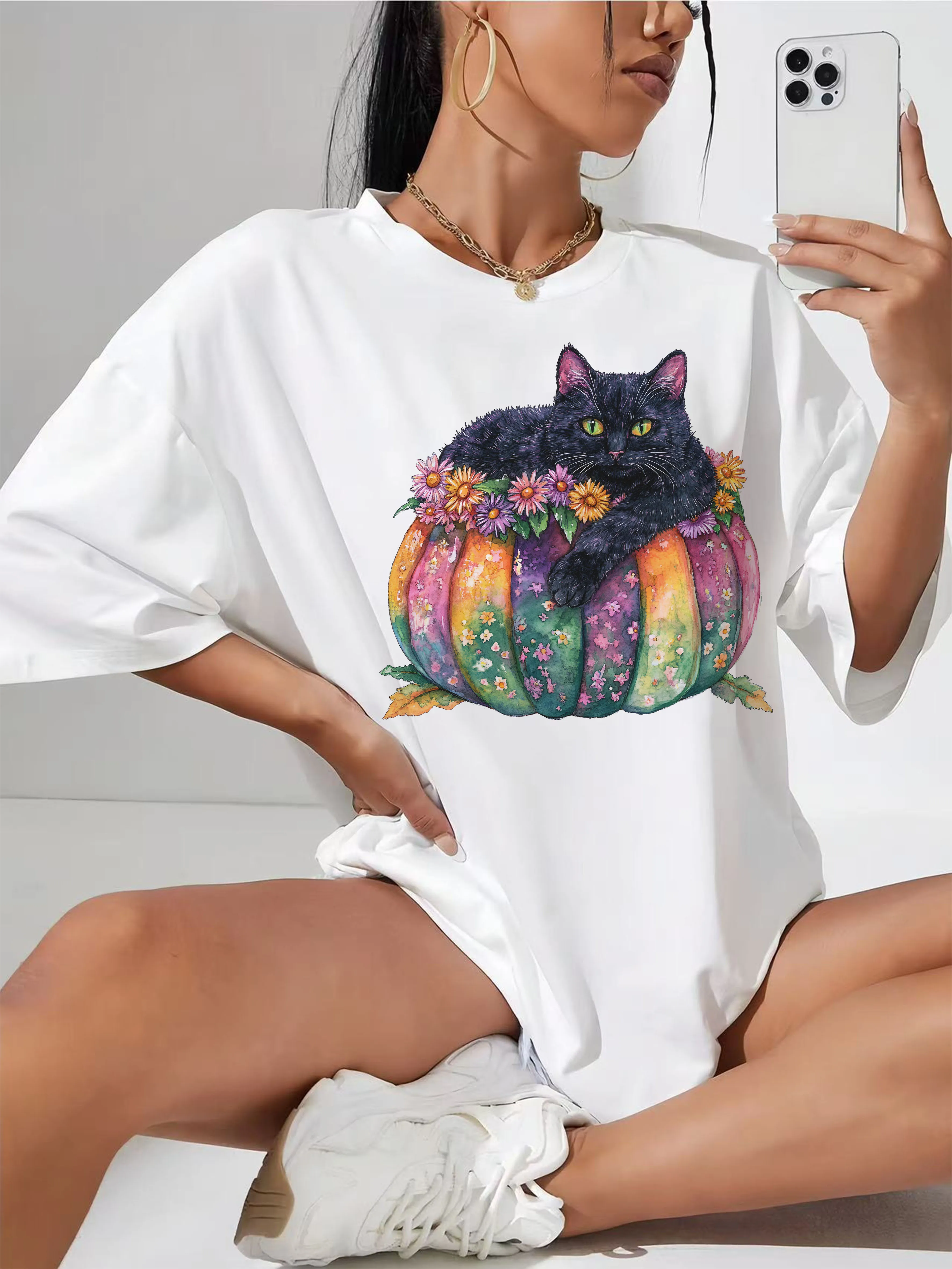 

Акварель Groovy Halloween Cat Большие размеры Женская белая рубашка с круглым вырезом Удобная осенняя одежда Мягкая праздничная одежда на Хэллоуин