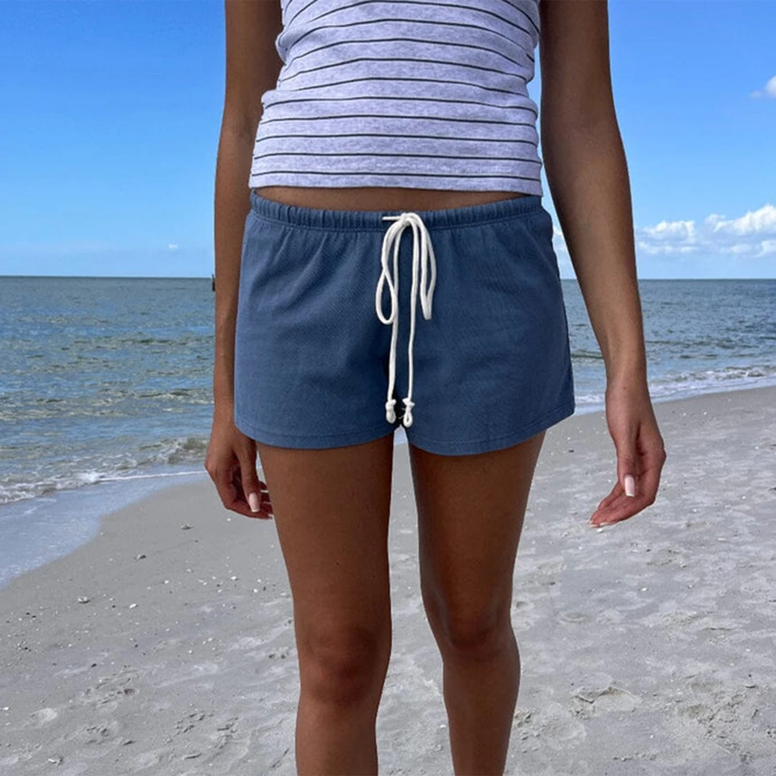 شورت نسائي أساسي برباط كاجوال أنيق بلون سادة منخفض الارتفاع لجميع المواسم