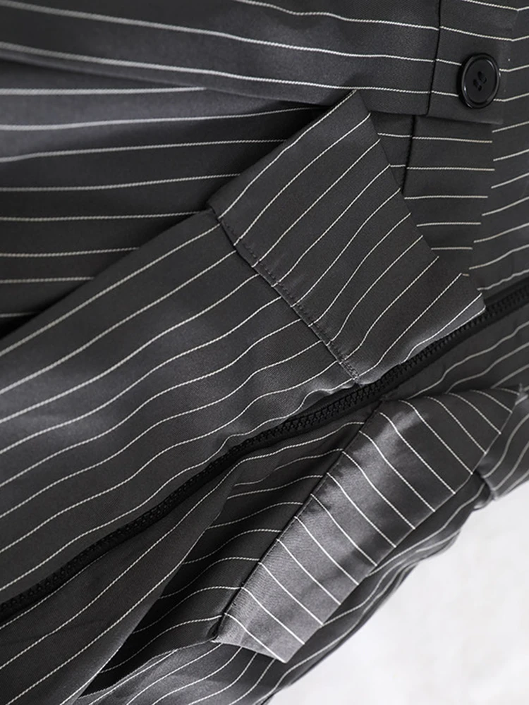 [EAM] High Waist Gray Striped Irregular Pleated Elegant A-line Half-body Skirt Women Fashion Tide New Spring Autumn 2026 1DJ7864