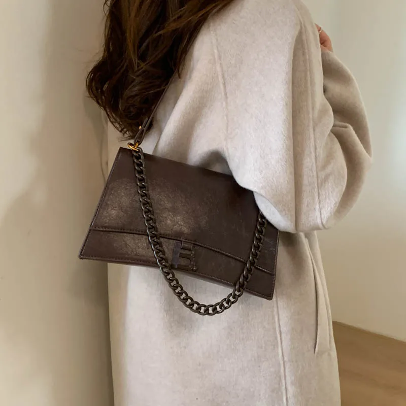 

Light Luxury High-End Bag 2025 Winter New Niche French Hourglass Underarm Bag Fashionable Single Shoulder Crossbody Bag 1265JC