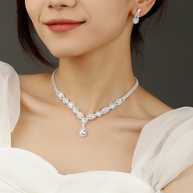 Women's Fashion Copper Embedded Claw Chain Hollow Necklace Earrings Jewelry Set Bridal Jewelry Wedding Party Holiday Gifts