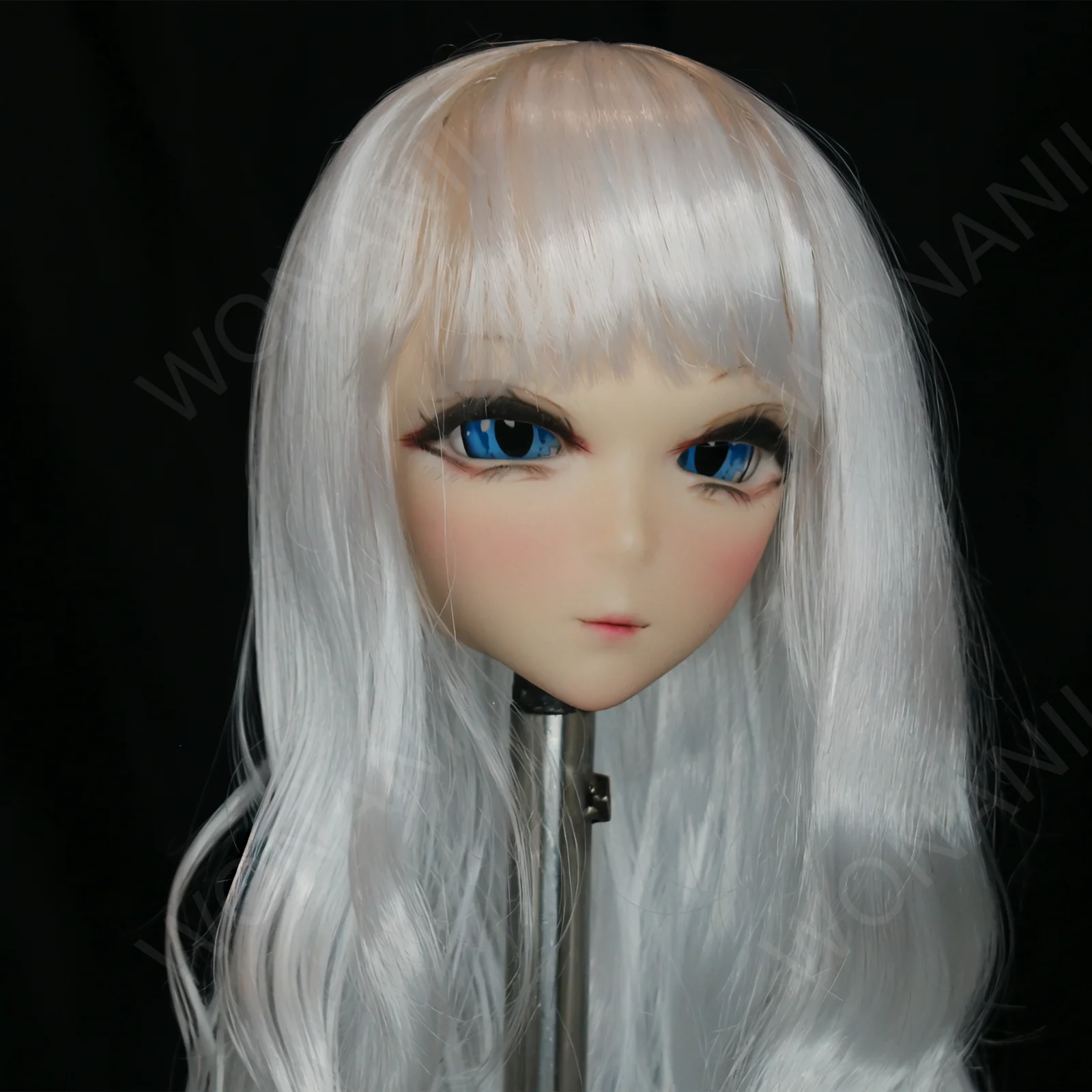 تستخدم تقنية TPE العالية الجودة في تمارين المكياج وتصميم الشعر والإبداع الفني.