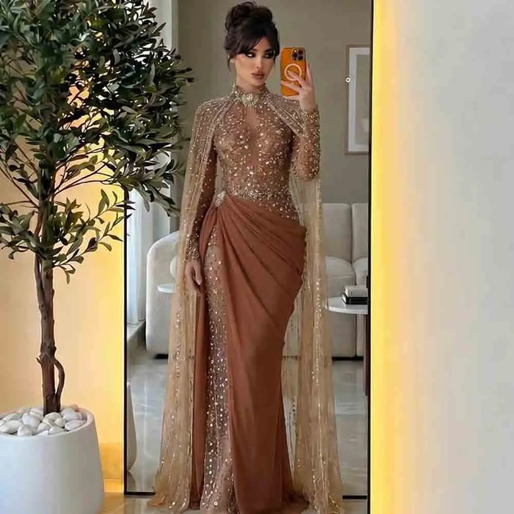 Maßgeschneidertes Luxus-Abendkleid mit Cape, Kristallverziertes Meerjungfrauenkleid für Besondere Anlässe, Drapiertes Hochzeitsgast-Outfit