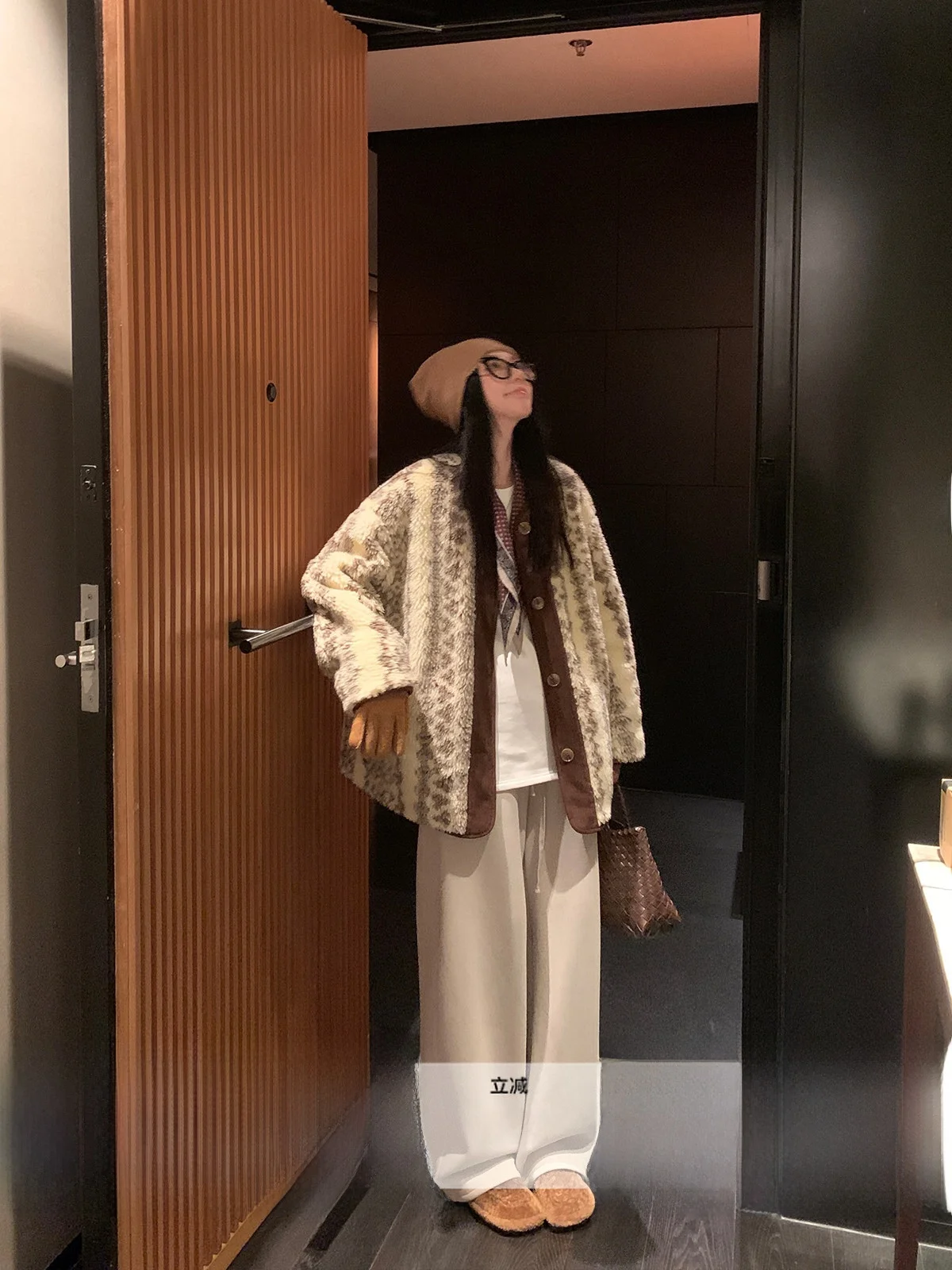 

Double-Sided Wear Thiened Cotton Jaet Women's Winter Outerwear Loose Retro Design Inteated Leather And Fur Coat