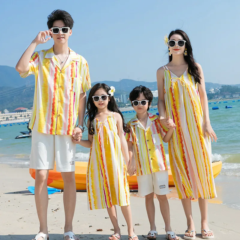 

Couple Beach Look Family Vacation Clothes Parent-child Matching Clothing Daughter Mom Resort Dress Son Dad Two Piece Outfits Set