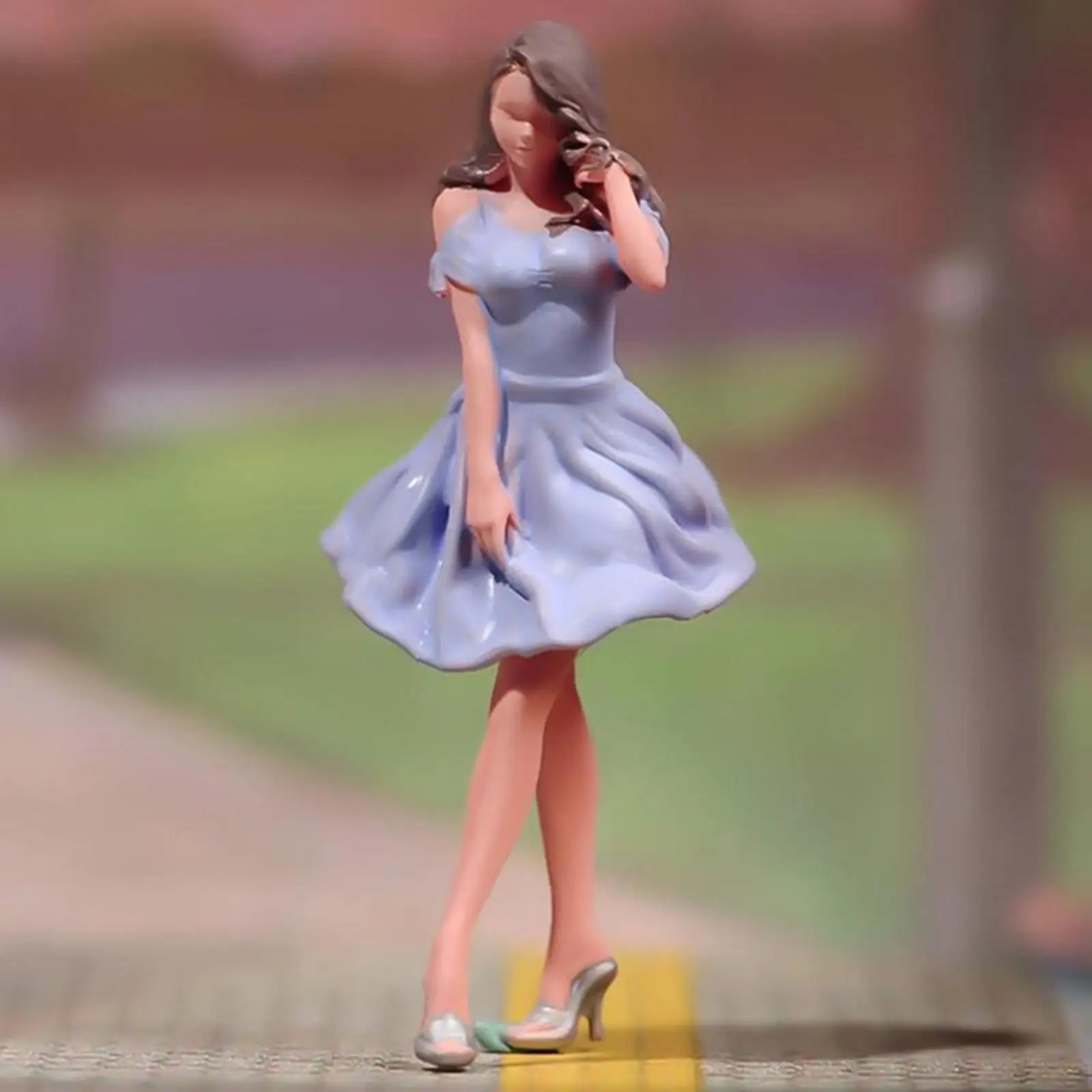 

1/64 Scale Miniature Girl Figure Resin Mini for Micro Landscapes Ornament