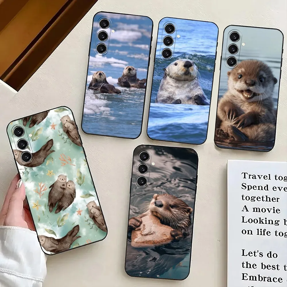 Cute Otter Lutra lutra Phone Case For Samsung S24,21,22,23,30,Ultra,S20,Plus,Fe,Lite,Note,10,9,5G Black Soft Cover