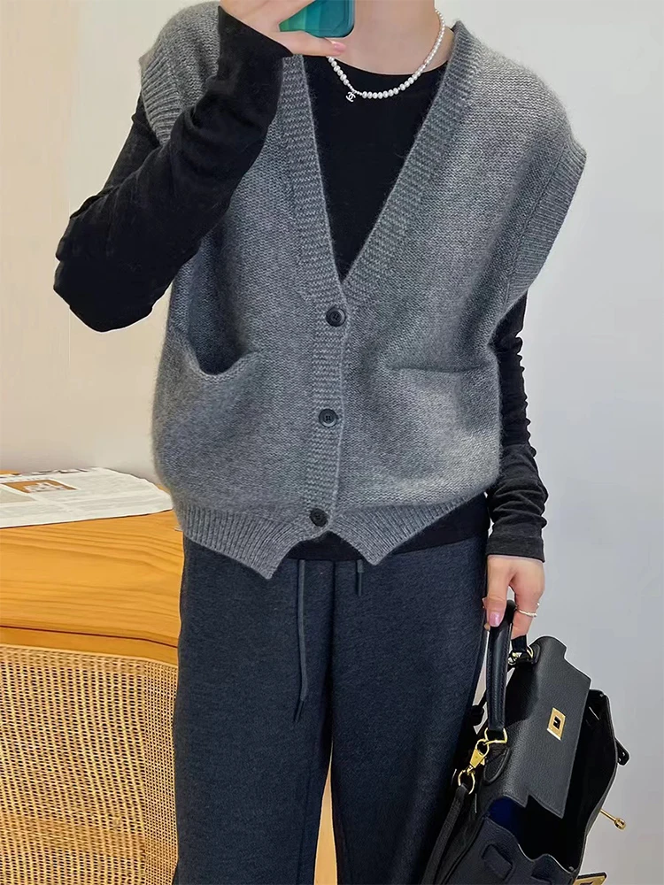 Knitted Cardigan Vest 2024 Autumn Lazy Style Women\'s Solid Sleeveless V-neck Single Breasted Pocket Sweater Female Knitwear Tank