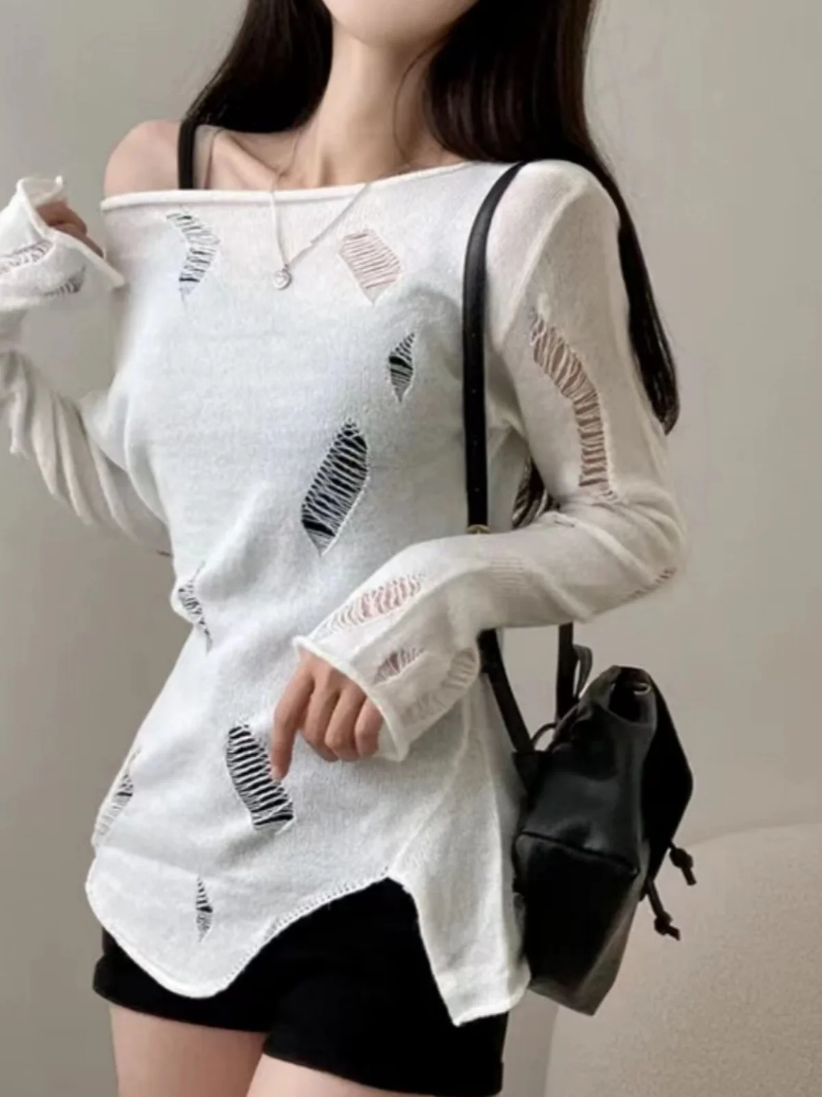 เสื้อถักสไตล์เกาหลีแบบกลวงสำหรับผู้หญิง เสื้อสเวตเตอร์บางเฉียบ ดีไซน์กระชับสัดส่วน แขนยาว แฟชั่น