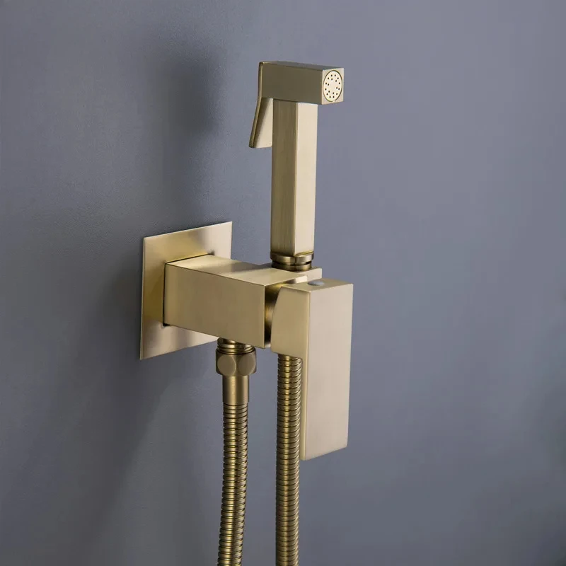 

Gold brush Solid Brass Hand Held Toilet Bidet Sprayer Brushed Gold Hot And Cold Bathroom Douche Kit Square Shattaf Shower Faucet