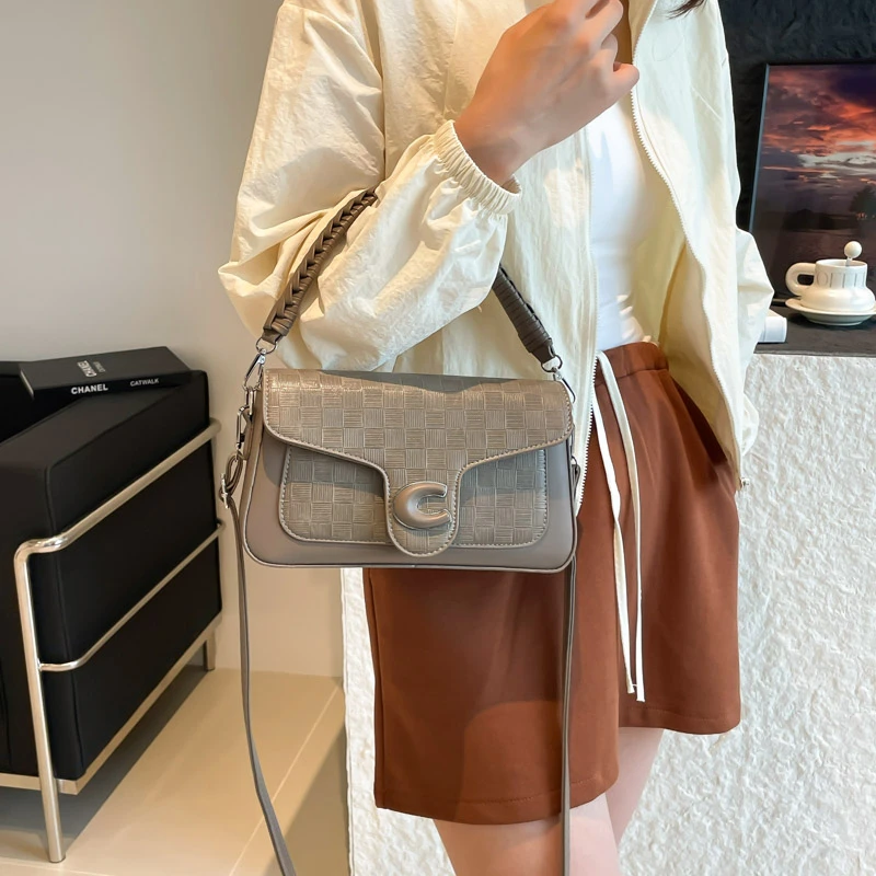 

Unique Casual Clutch Bag With Fashionable Letter Logo And Simple Solid Color Perfect For Business And Leisure