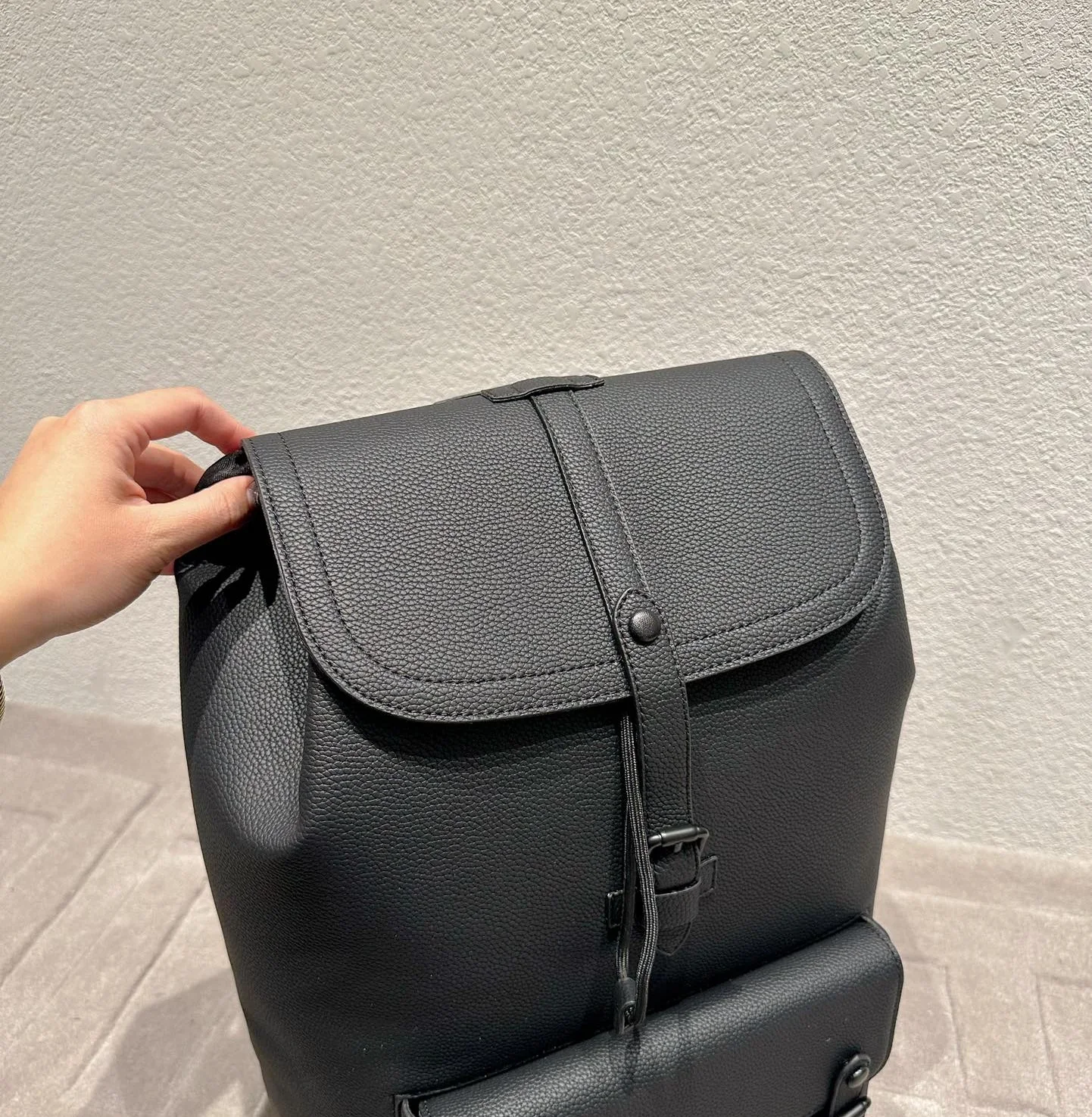 Fashion High Quality Leather Black Color Women's Backpack New Arrive Large Capacity Male Travel Backpack Men's School Knapsack