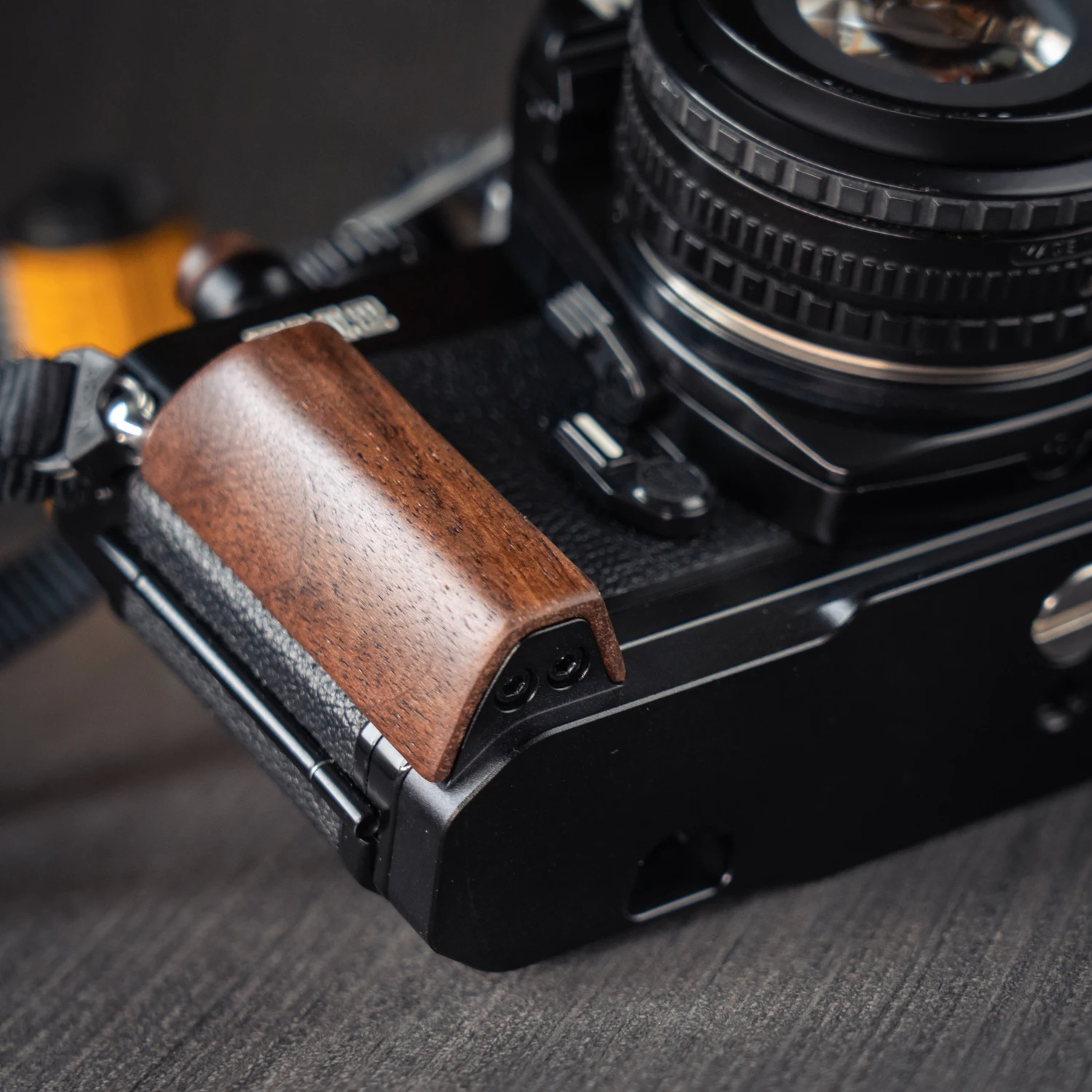 YUWOOD FM2 L-förmige Montageplatte mit Holzgriff für Nikon FM2 FM FM3A FE FE2. Integrierte Arca-Swiss-Schnellwechselplatte – Detail 12
