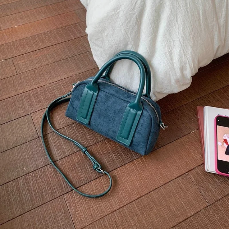 

Fashionable Women's Handbag Made Of Premium Leather Boasting Paris Casual Daily Look​