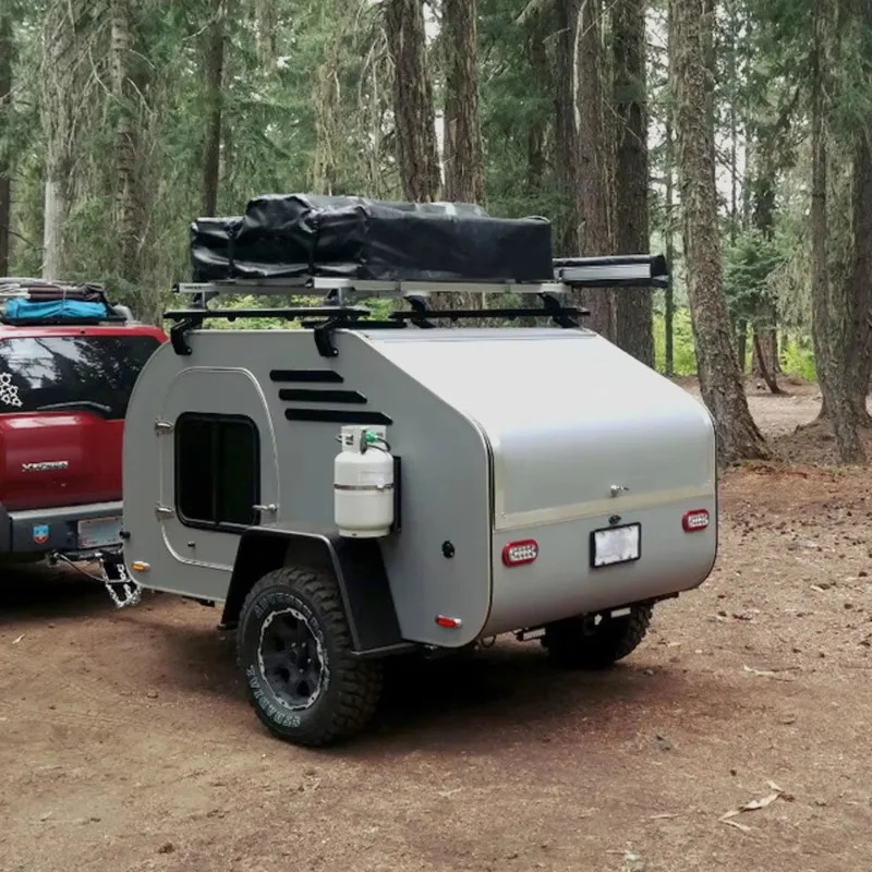 Kleiner Campinganhänger Kleiner Wohnwagen Offroad Teardrop Camper Anhänger mit Einzelachse