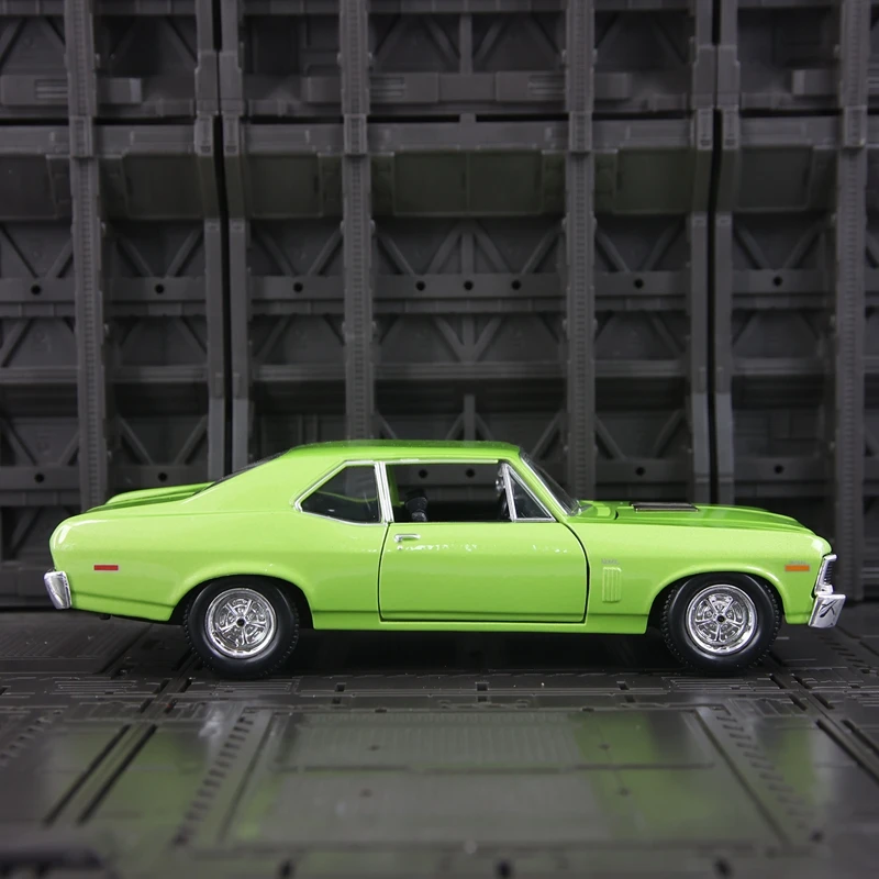 

Модель автомобиля Maisto 1:24 Chevrolet Nova SS из сплава, двери и капот открываются, подходит для коллекционирования и может быть подарен.