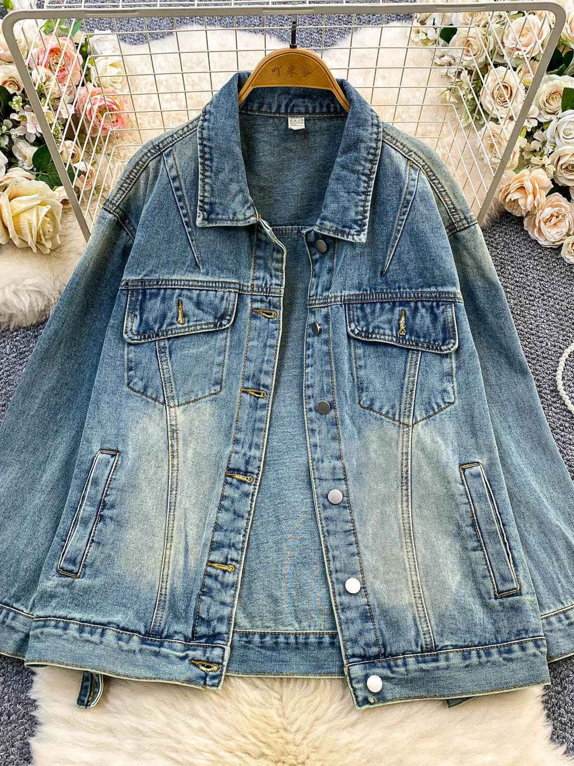 เสื้อแจ็คเก็ตยีนส์สไตล์ฮ่องกงย้อนยุค ดีไซน์หลวมทรงสลิมสำหรับผู้หญิง แฟชั่นฤดูใบไม้ร่วง ดีไซน์ลำลองทรงหลวม