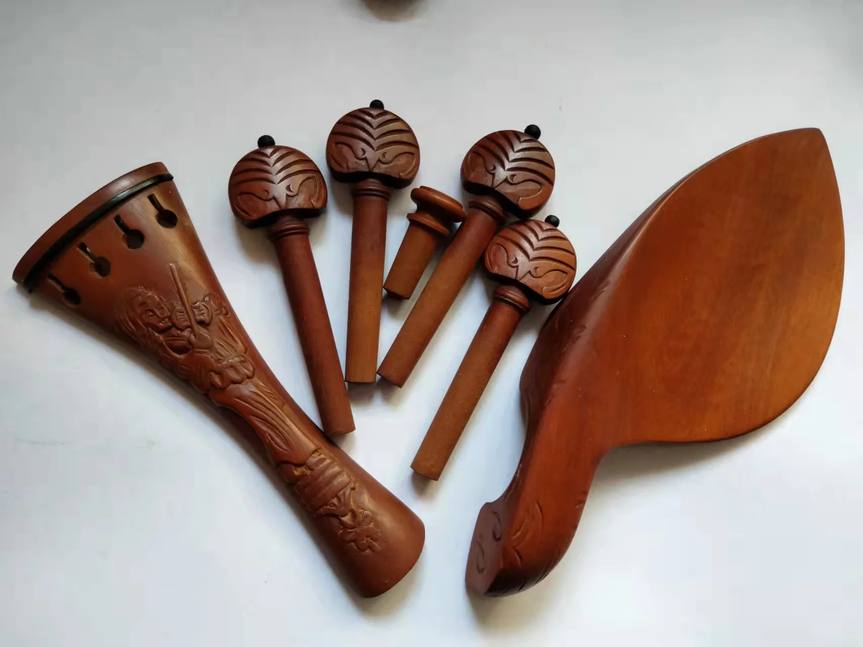 1 Set Carved Jujube Violin Fitting4/4 with Pegs End Pin Tailpiece and Chin Rest