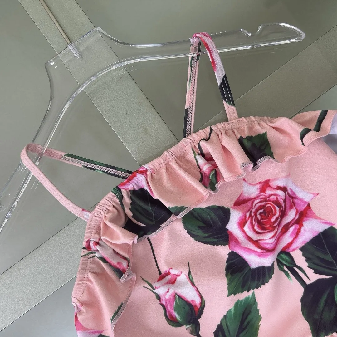 ملابس سباحة للفتيات لعام 2025 ملابس سباحة مطبوعة بالزهور الوردية ملابس سباحة مخزنة بسعر الجملة من المصنع ملابس سباحة بكيني للفتيات