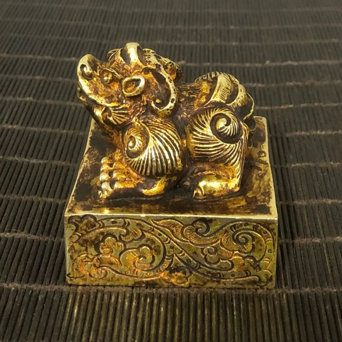 Gilt Bared teeth beast seal Ornament Decoration Tea Pet Figurines Desk Decor Accessories