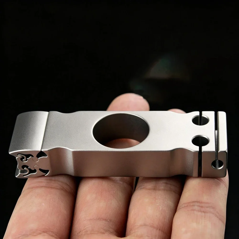 Titanium Alloy Simple Slingshot Finger Shooting Catapult Rapid Shooting Entertainment Suitable For a Variety Of Rubber Bands