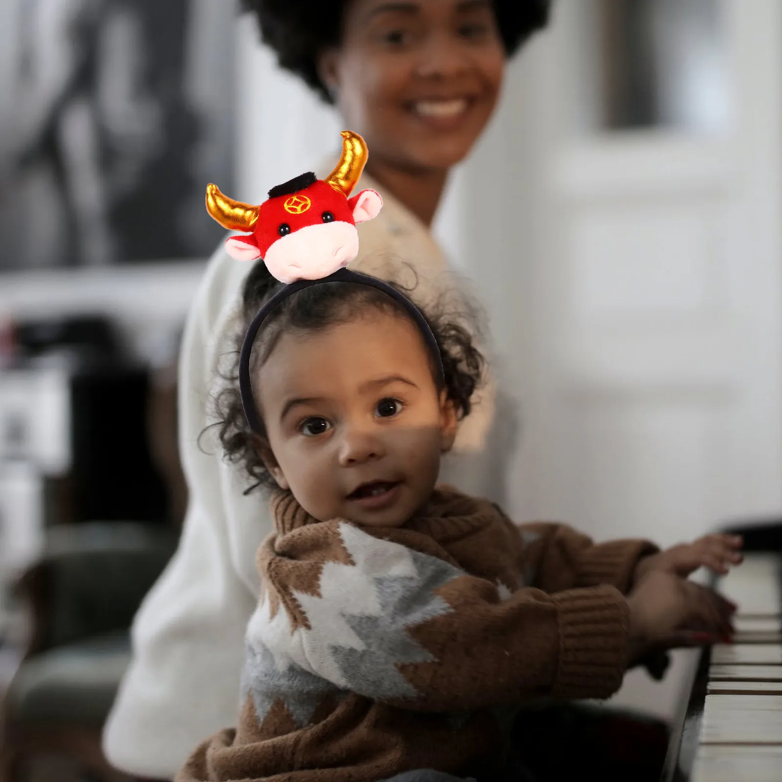 

1Pcs Stylish Cow Hairband Lovely 3D Ox Headdress Perfect for Party Supplies Festival Events Family Reunion Fun Photo Booth