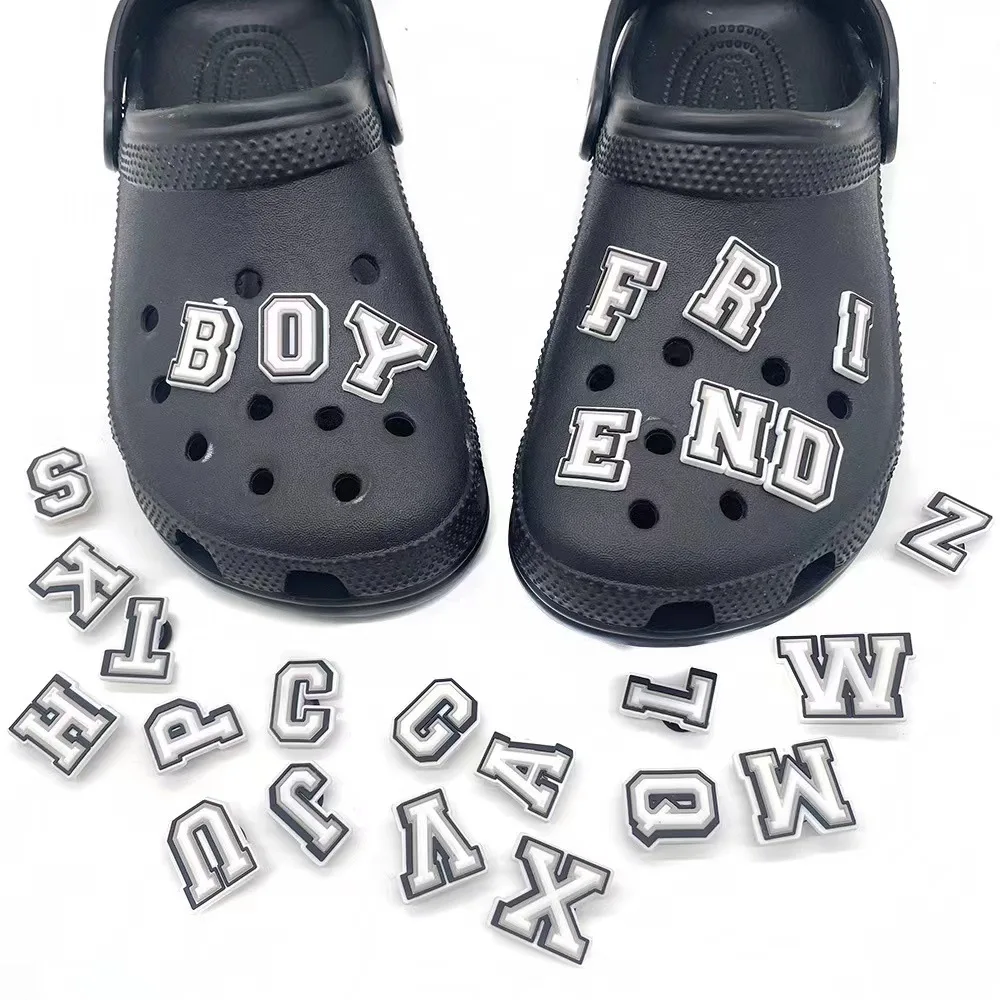 for Crocs Charms Sprzedaż hurtowa 1 szt. Akcesoria do obuwia PVC do uroków krokodyli białe napisy identyfikator damskie drewniaki klamry dziecięce szpilki do dekoracji dżinsów