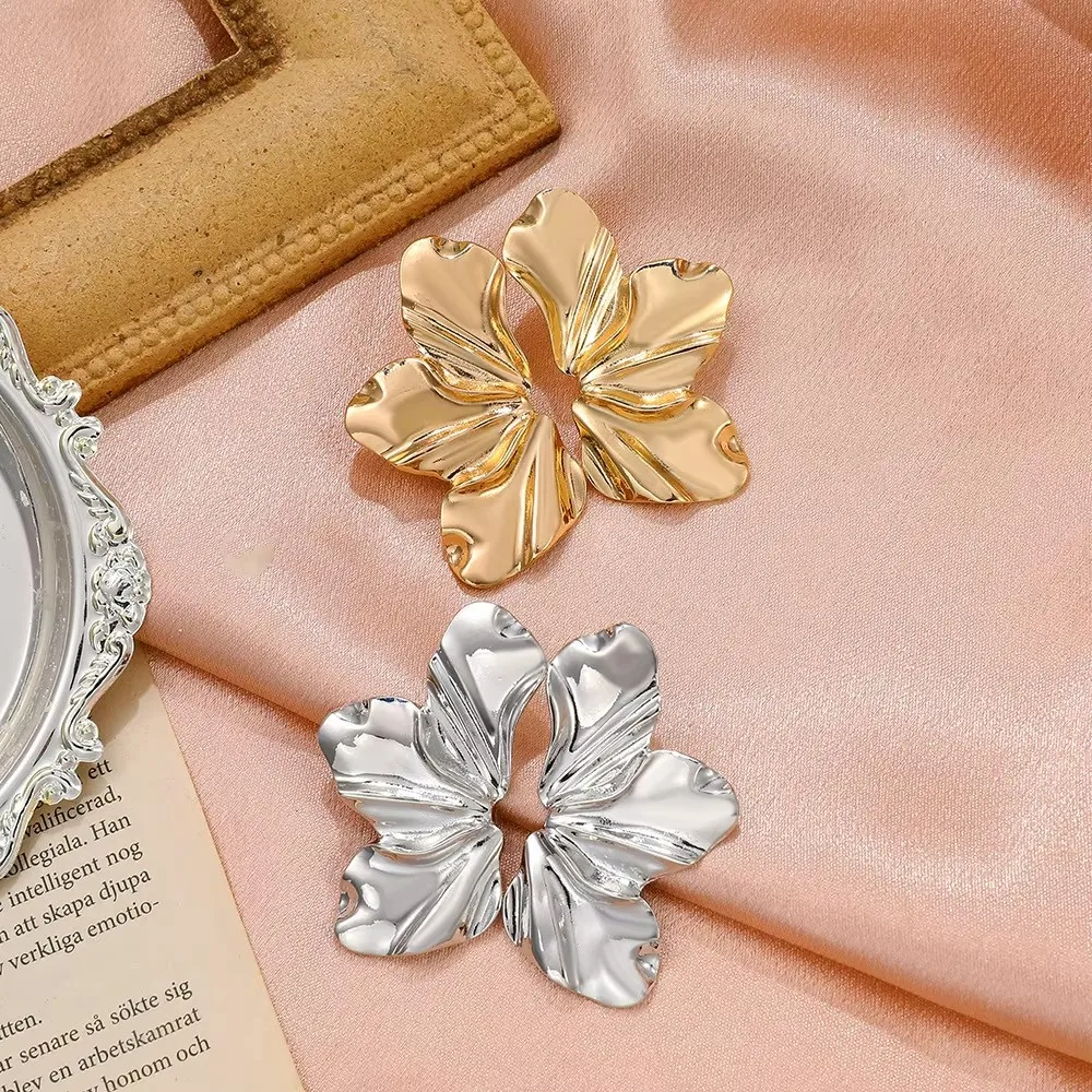 Neue trend ige Design Französisch Blütenblatt Clip Ohrringe für Frauen koreanische Mode Ohrring Geburtstags feier Schmuck Frauen Accessoires