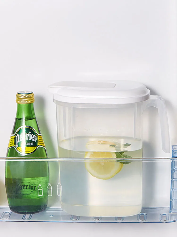1.8L Carafes مزيج المشروبات إبريق ماء خالي من مادة BPA صديقة للبيئة إبريق بلاستيكي مع غطاء مقاوم للانسكاب مع مقبض لعصير الليمون الساخن/البارد