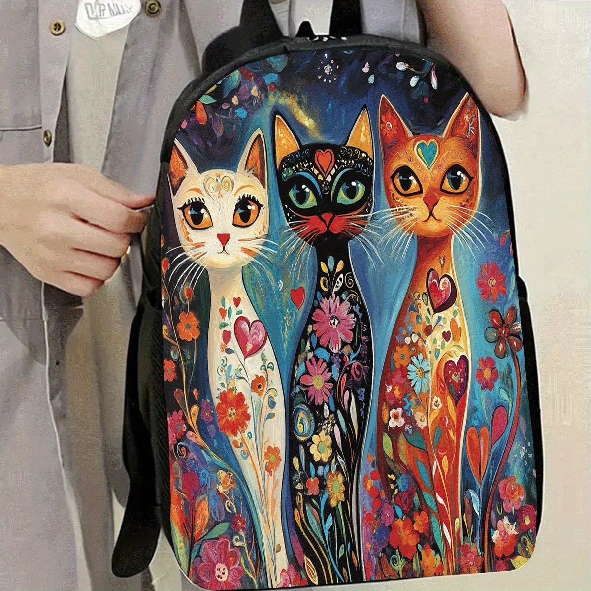 

This17-inch large-capacity,durable and lightweight cartoon cat backpack is rich in color and features adjustable shoulder straps