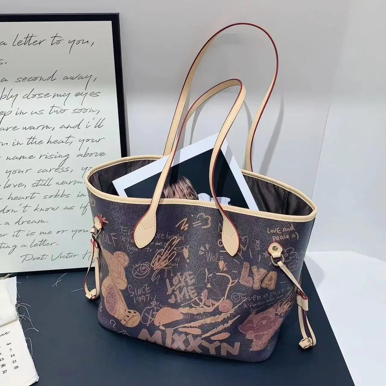 sac-a-langer-elegant-en-cuir-classique-avec-logo-paris-sac-bandouliere-tendance-pour-femme-marque-de-luxe